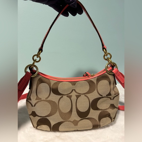 COACH Pouchette and Sling bag in great condition. Authentic pre-owned - Picture 8 of 10